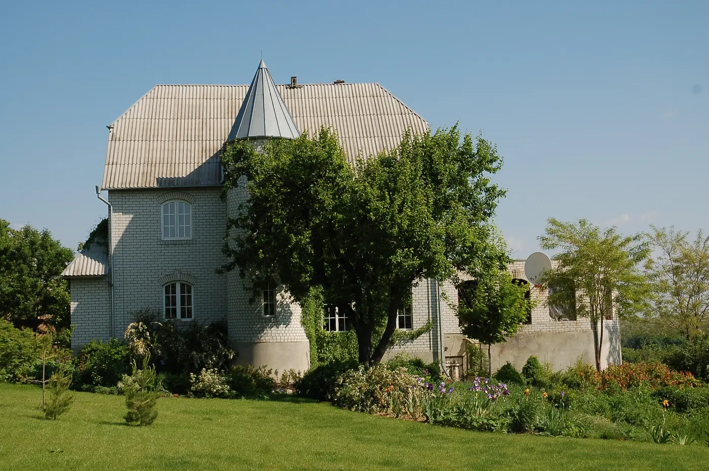 Principal garden elevation of Country Estate